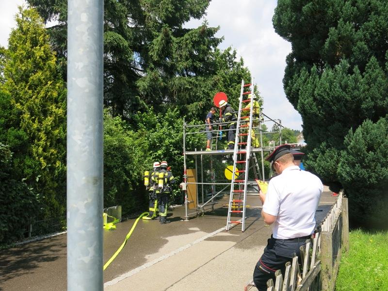 Brandbekämpfung durch die zweite Goldgruppe